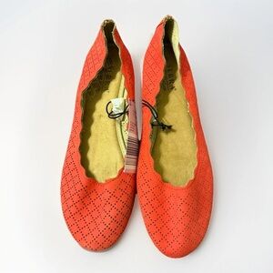 Serra Orange/Red Scalloped Ladies Flats Aldi Slip On Shoes Size 10 NWT